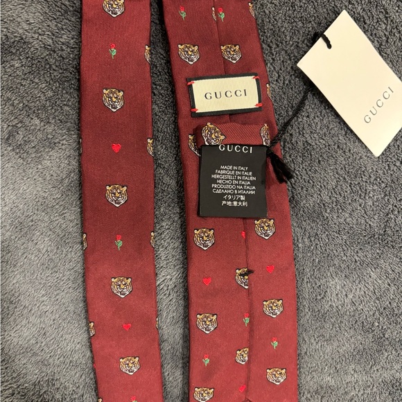 Gucci Burgundy Tie with Tiger and Heart Motif